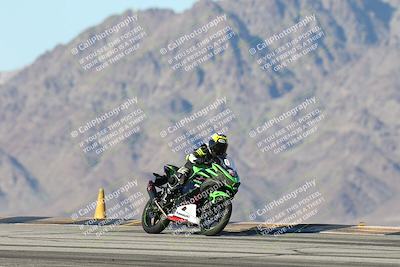 media/Dec-01-2025-Moto Forza (Mon) [[2daa91e15f]]/3-Beginner Group/Session 4 Turn 9/